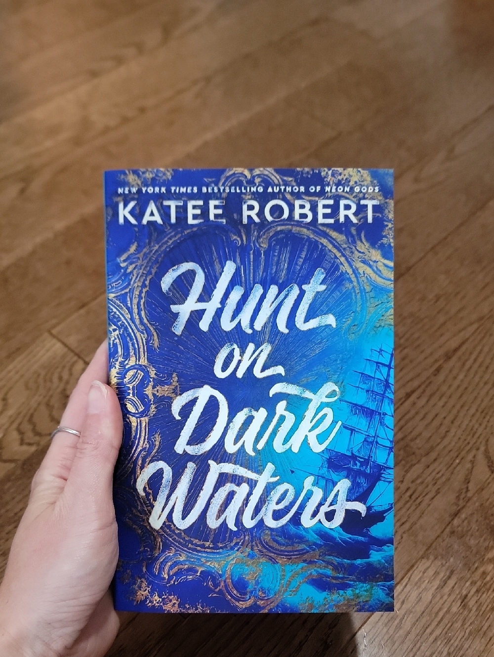 Hunt on Dark Waters - Blue Decorative Paperback By Katee Robert